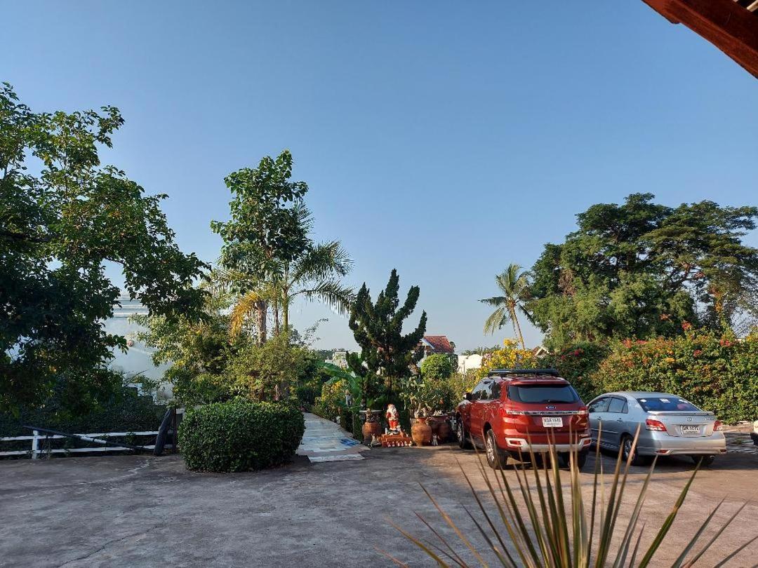 Scenic Riverside Resort Kamphaeng Phet Exterior photo