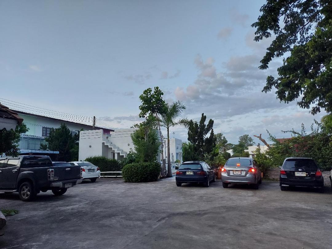 Scenic Riverside Resort Kamphaeng Phet Exterior photo
