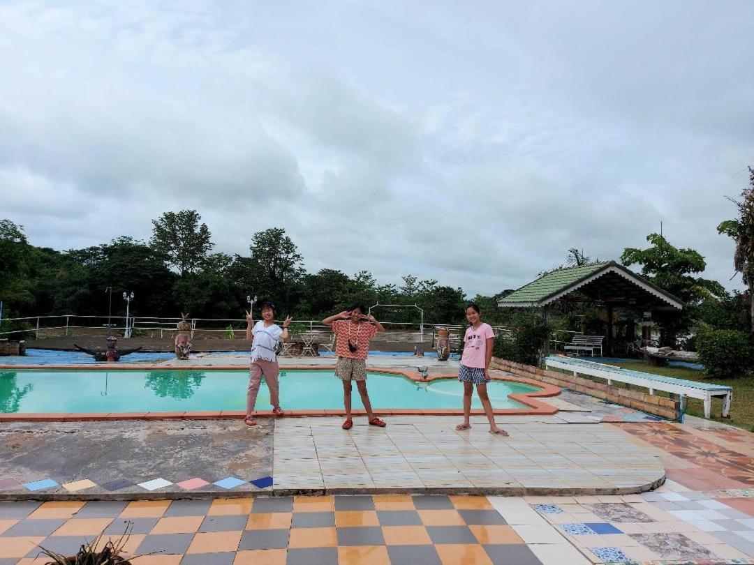 Scenic Riverside Resort Kamphaeng Phet Exterior photo