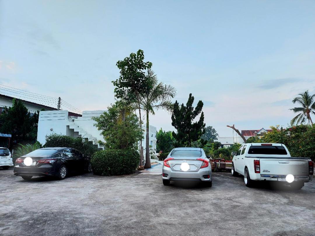Scenic Riverside Resort Kamphaeng Phet Exterior photo
