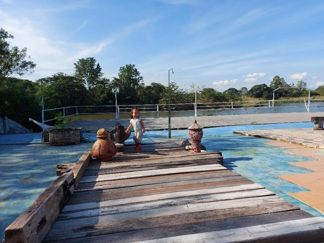 Scenic Riverside Resort Kamphaeng Phet Exterior photo